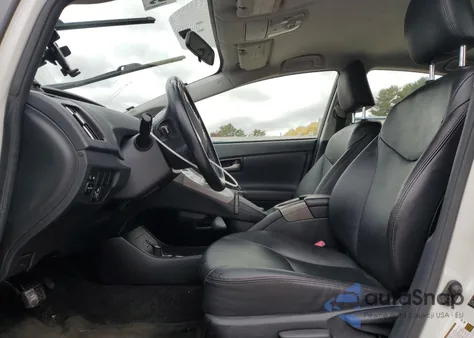 2013 Toyota Prius z USA, uszkodzony, nr VIN JTDKN3DU2D1653812